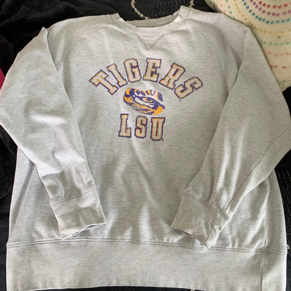 vintage/thrifted university sweatshirt